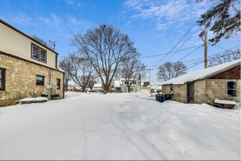 8225 W Hayes Ave West Allis, WI 53219 by @properties $229,900