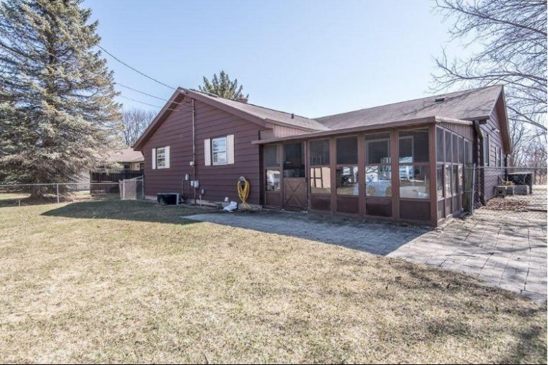 9630 W Cold Spring Rd Greenfield, WI 53228-2718 by Benefit Realty $239,000