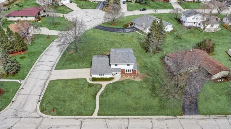 15430 W Harcove Dr New Berlin, WI 53151 by Re/Max Realty Pros~hales Corners $314,900
