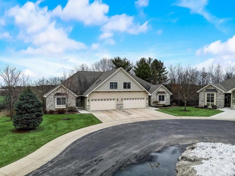 931 Foxland Pl, West Bend, WI by Re/Max Realty Pros~hales Corners $414,900