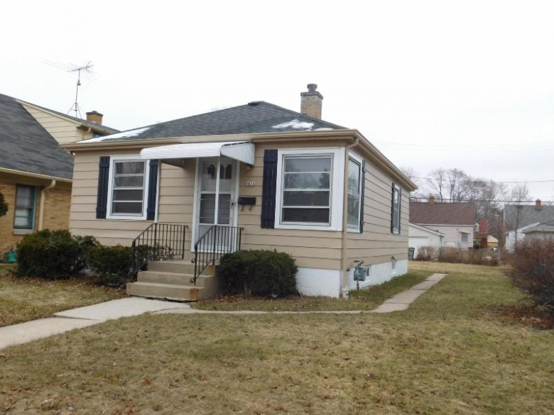 4424 N 42nd St Milwaukee, WI 53209-5824 by First Weber Real Estate $74,000