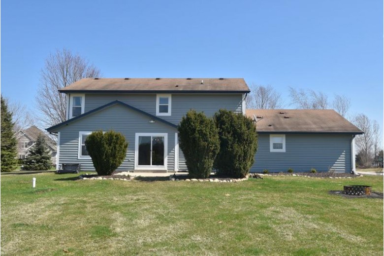 W275N7217 Glacier Pass, Hartland, WI by First Weber Real Estate $459,900