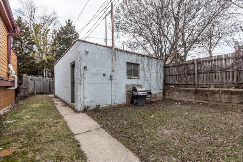 2211 N Weil St Milwaukee, WI 53212 by Frost Realty $234,900