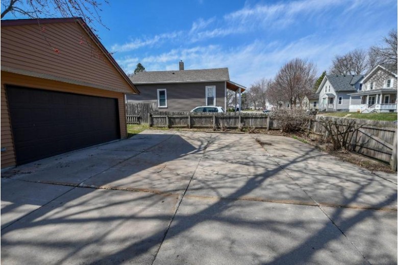 655 E Anderson St Oconomowoc, WI 53066-3117 by First Weber Real Estate $449,900
