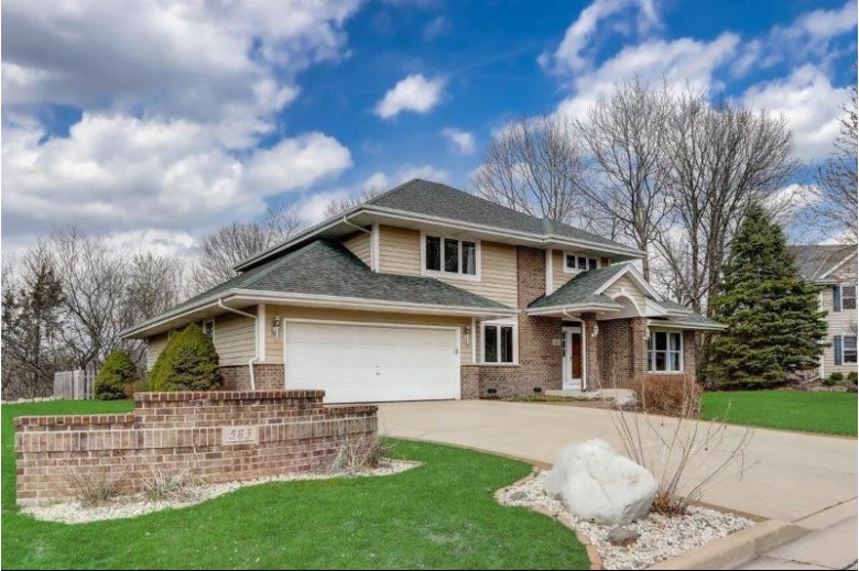 585 Bradford Way Hartland, WI 53029-2541 by The Real Estate Center, A Wisconsin Llc $494,900