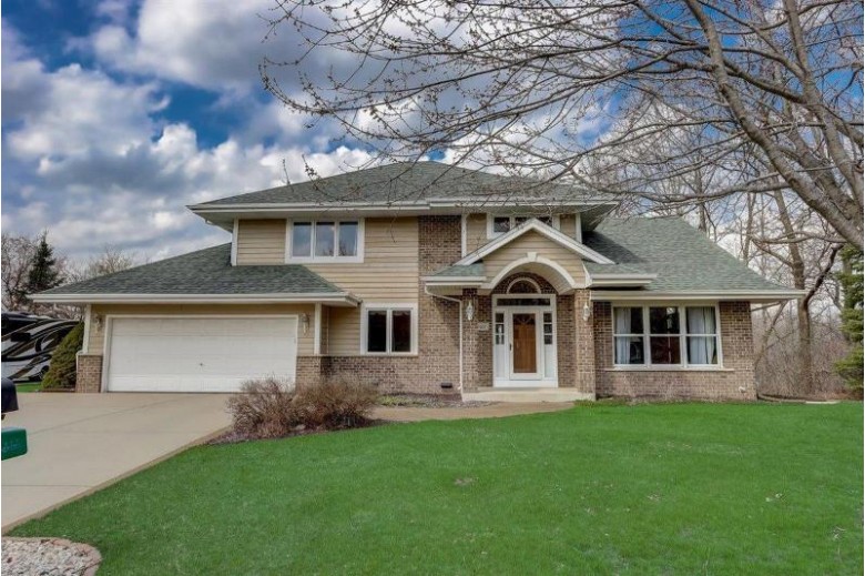 585 Bradford Way Hartland, WI 53029-2541 by The Real Estate Center, A Wisconsin Llc $494,900