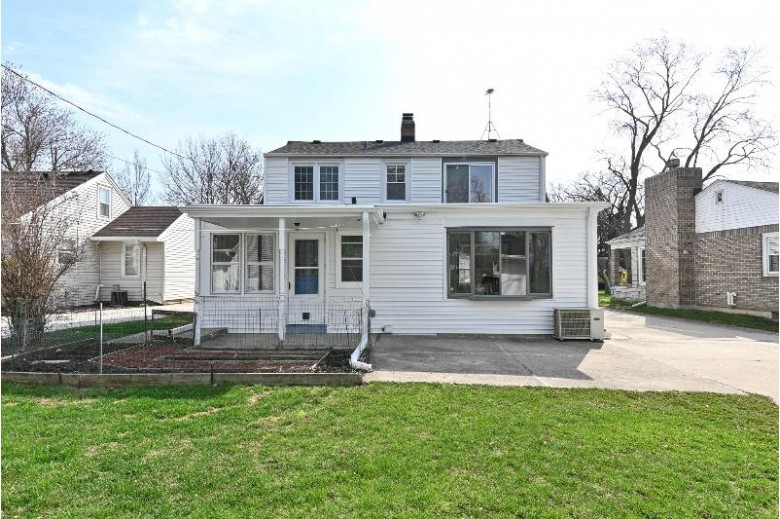 4043 N 110th St Wauwatosa, WI 53222-1102 by Firefly Real Estate, Llc $239,900