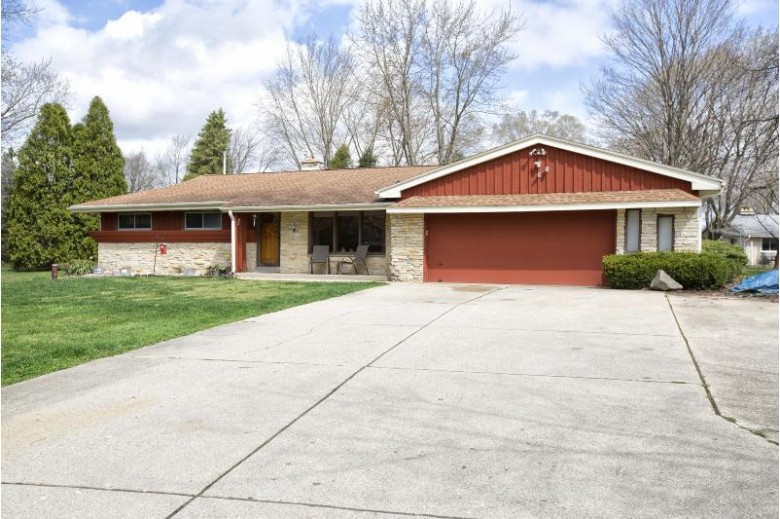 S68W13796 Bristlecone Ln Muskego, WI 53150-3202 by Re/Max Realty Pros~milwaukee $290,000