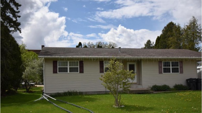 130 Colonial Dr, Horicon, WI by Keller Williams Prestige $170,000