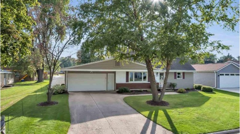 889 Stadium Drive, Green Bay, WI by Todd Wiese Homeselling System, Inc. $433,900