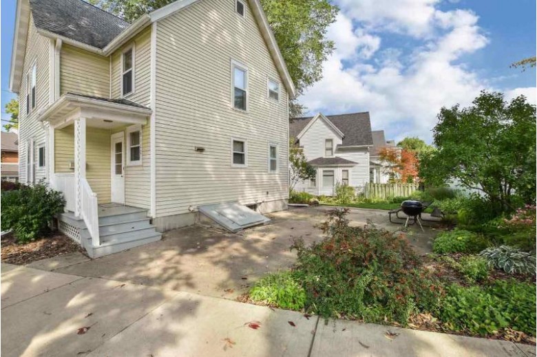 3100 Buena Vista St, Madison, WI by Lauer Realty Group, Inc. $399,000