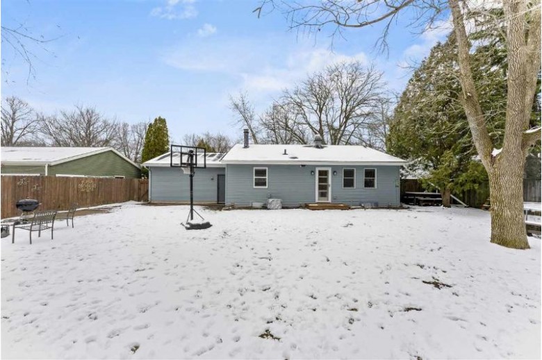 2402 Westbrook Ln Madison, WI 53711 by Mhb Real Estate $299,900