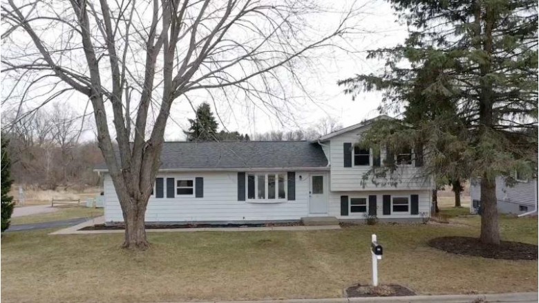 801 Acker Pky DeForest, WI 53532 by Brad Bret Real Estate $284,900