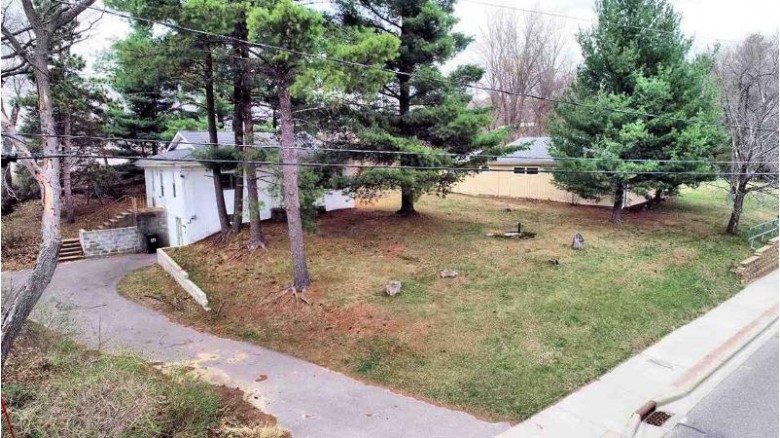 731 E Hiawatha Dr Wisconsin Dells, WI 53965 by First Weber Real Estate $90,000