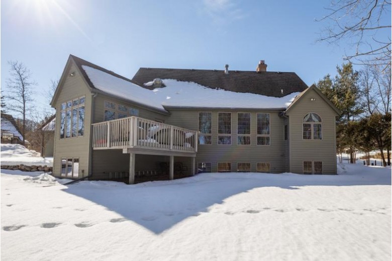 W283N3886 Yorkshire Trace Pewaukee, WI 53072-3313 by Lakehomes $979,800