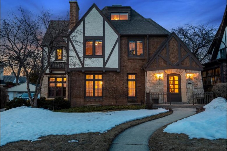 616 E Carlisle Ave Whitefish Bay, WI 53217 by Powers Realty Group $995,900