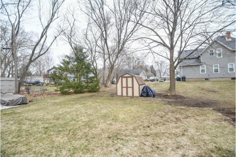810 E Capitol Dr Hartland, WI 53029 by Realty Executives - Integrity $329,999
