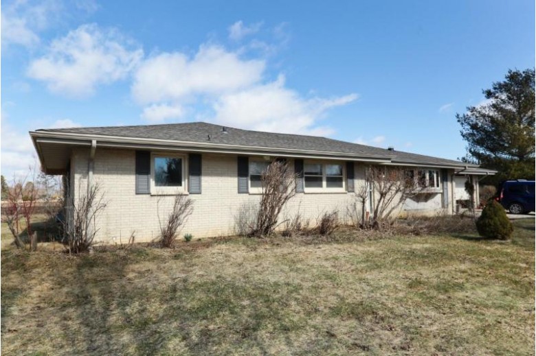 4696 Pleasant Hill Rd, Richfield, WI by Re/Max Realty Pros~milwaukee $415,000