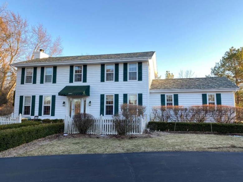 1947 W Glen Oaks Ln Mequon, WI 53092-2903 by Realty Executives Integrity~brookfield $549,900