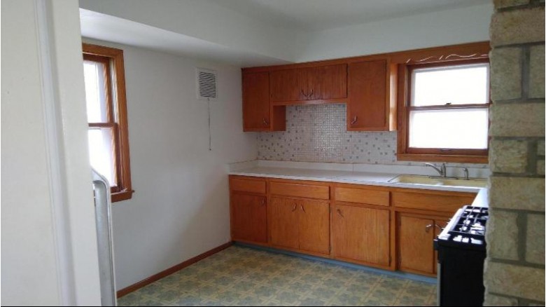 4722 W Rochelle Ave, Milwaukee, WI by Coldwell Banker Realty $160,000