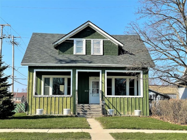 828 Madison Ave South Milwaukee, WI 53172-2622 by Jon Michals Realty, Llc $149,900