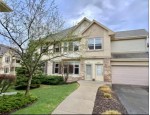 8613 S Deerwood Ln 28 Franklin, WI 53132-8007 by Lake Country Flat Fee $289,900
