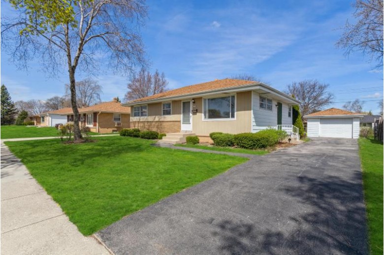 8816 W Brentwood Ave, Milwaukee, WI by Coldwell Banker Realty $105,000
