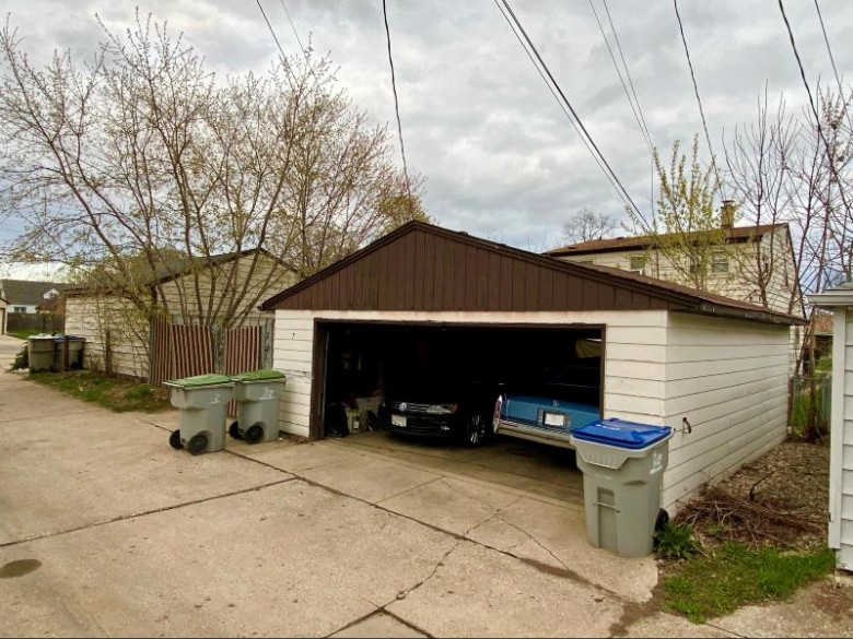 4371 N 66th St Milwaukee, WI 53216 by Infinity Realty $132,500