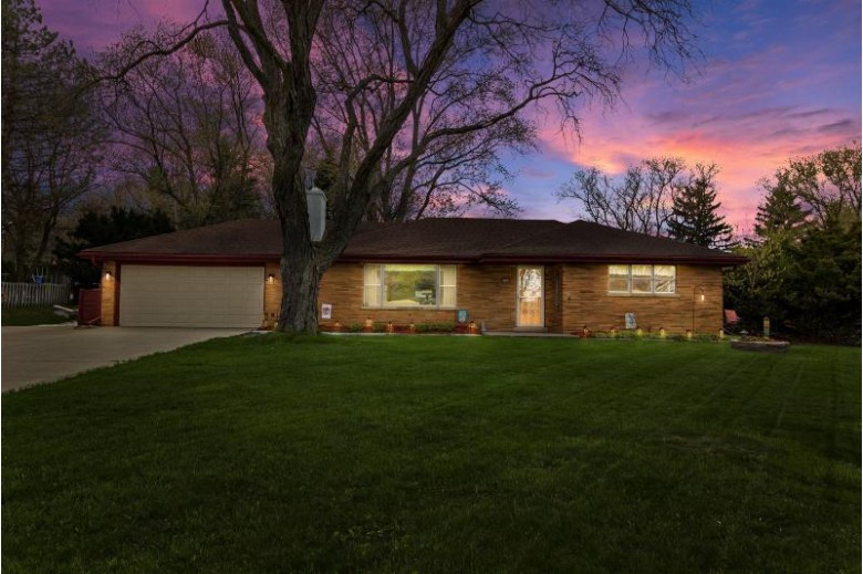 2783 S Seymour Pl West Allis, WI 53227-2933 by Berkshire Hathaway Homeservices Metro Realty-Racin $244,900