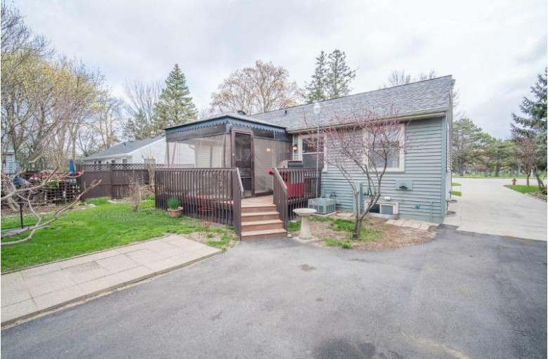 4237 N Mayfair Rd, Wauwatosa, WI by Re/Max Realty Pros~milwaukee $239,500