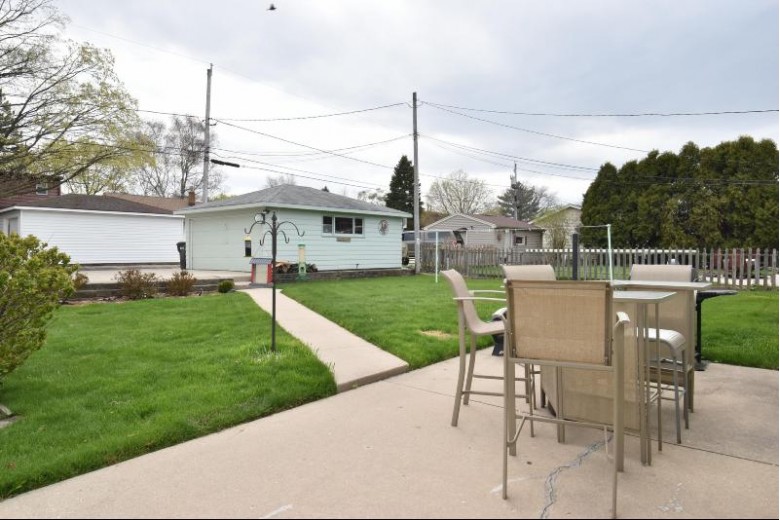 625 Sycamore Ave South Milwaukee, WI 53172-1335 by The Stefaniak Group, Llc $229,900