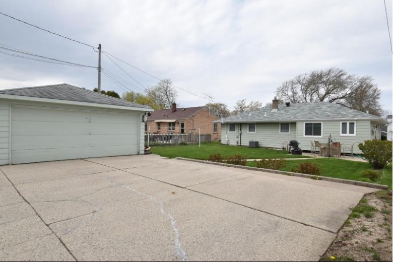 625 Sycamore Ave South Milwaukee, WI 53172-1335 by The Stefaniak Group, Llc $229,900