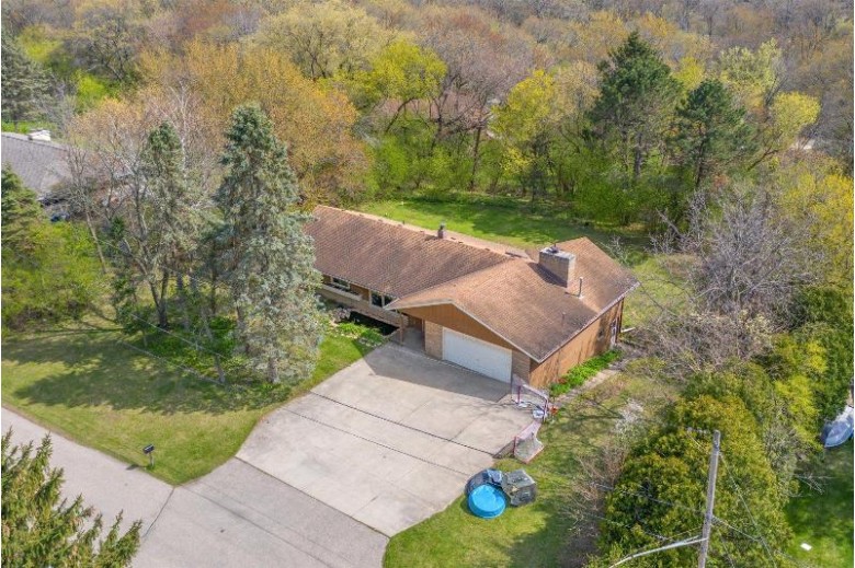 324 Huntington Rd Delafield, WI 53018-1727 by First Weber Real Estate $334,900