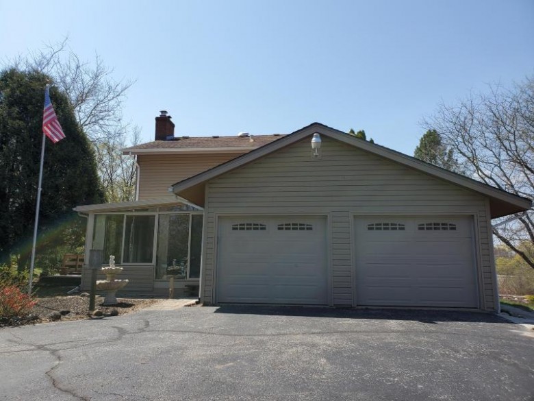 S85W26530 Davis Ave Mukwonago, WI 53149-9636 by Coldwell Banker Homesale Realty - Franklin $499,900