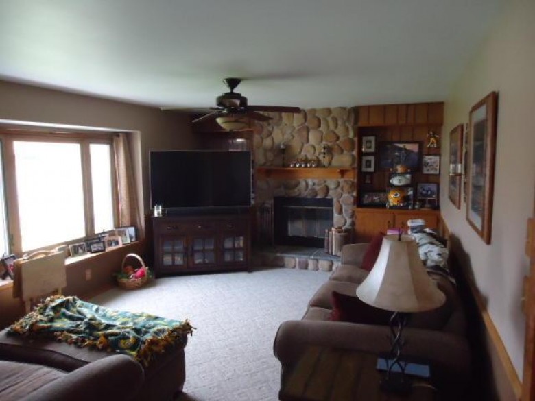 4234 W Pebble Beach Ct Franklin, WI 53132-9480 by Re/Max Realty Pros~milwaukee $355,000