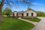 S15W31840 Meadowview Ct Delafield, WI 53018-3548 by Redefined Realty Advisors Llc $425,000