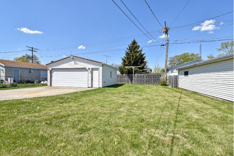 7830 32nd Ave Kenosha, WI 53142-4622 by Realtypro Professional Real Estate Group $199,900
