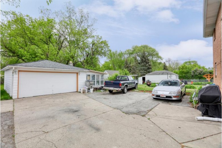 3952 S 43rd St 3954 Milwaukee, WI 53220-2751 by Rethought Real Estate $255,000