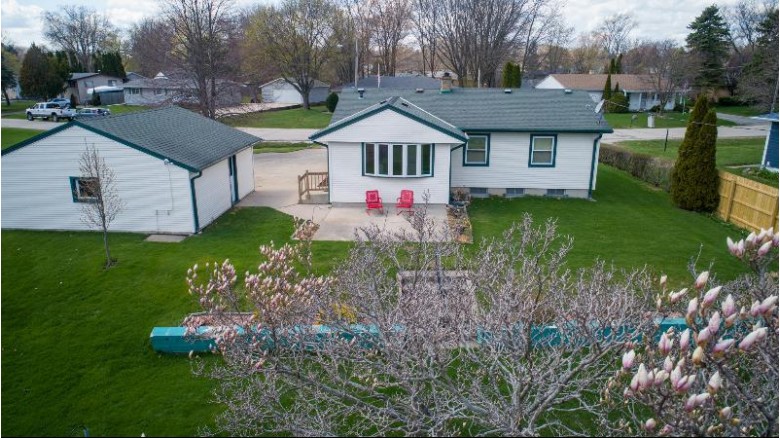 7133 Lakeshore Dr Racine, WI 53402-1237 by Doering & Co Real Estate, Llc - Racine $259,900