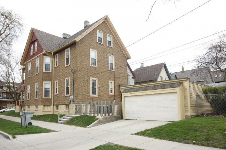 2029 N Newhall St 2031 Milwaukee, WI 53202-1024 by Riverwest Realty Milwaukee $329,000