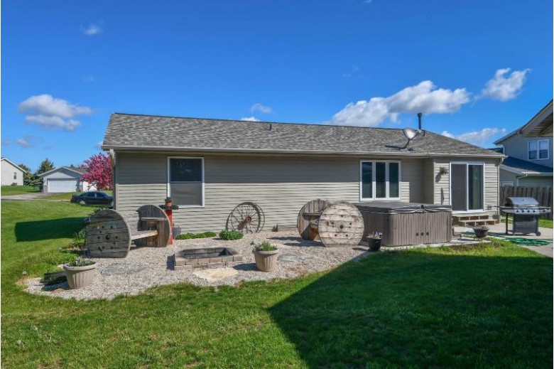 2925 Autumn Ln, East Troy, WI by Realty Executives - Integrity $325,000
