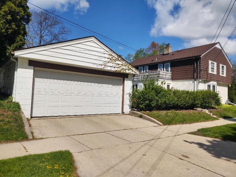 6101 W Wisconsin Ave 6103 Wauwatosa, WI 53213-4107 by Realty Executives Integrity~brookfield $325,000