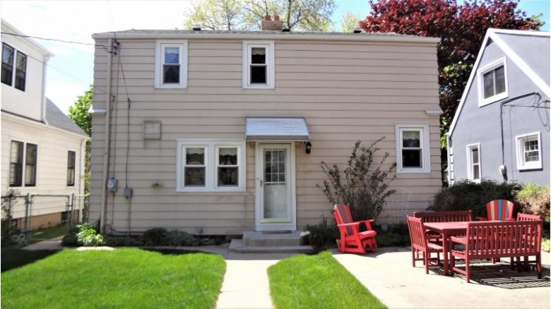 3646 S 14th St Milwaukee, WI 53221-1642 by Buyers Vantage $169,900