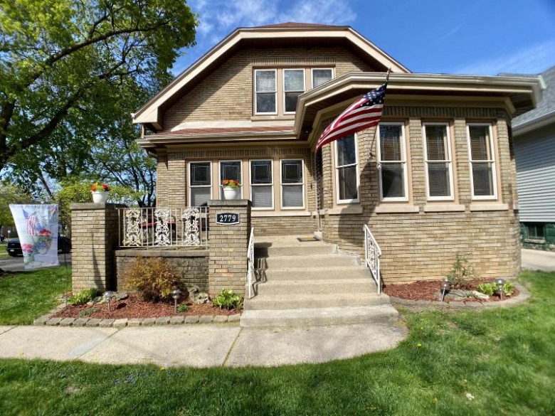 2779 S Humboldt Park Ct Milwaukee, WI 53207-2161 by Homestead Realty, Inc~milw $399,900