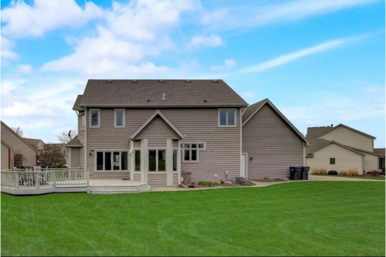 13310 W Crestwood Ct New Berlin, WI 53151-4700 by Re/Max Service First Llc $514,900