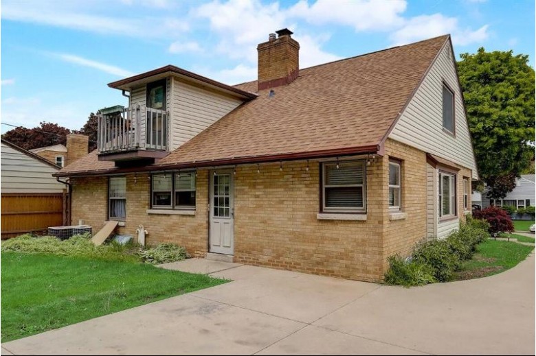 1343 S 95th St West Allis, WI 53214-2729 by Lannon Stone Realty Llc $249,000