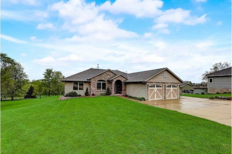 N1617 Carlin Rd Fort Atkinson, WI 53538 by Re/Max Shine $425,000