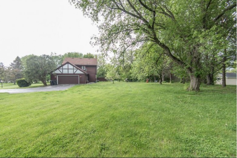 S35W27615 Country Club Ct, Waukesha, WI by Victory Realty Elite $299,900
