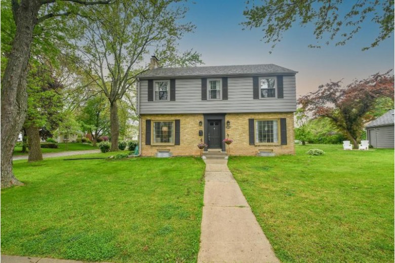 3247 S Elmwood Ave Greenfield, WI 53219-4713 by Exp Realty, Llc~milw $289,555
