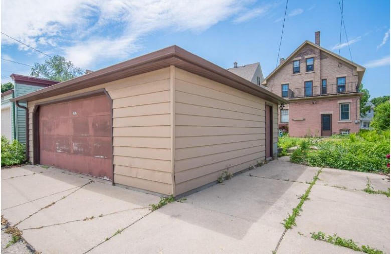 2832 S Herman St Milwaukee, WI 53207-2240 by Re/Max Realty Pros~milwaukee $349,900